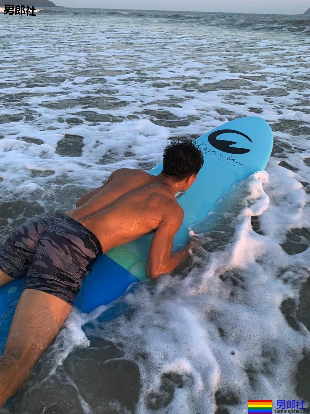 寸头体育生被当成"教具"，八块腹肌小狼狗很长很tu! - 51虹马