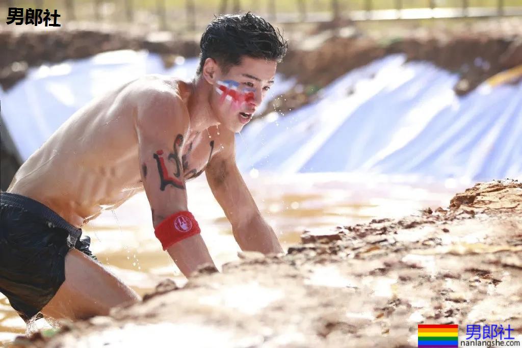 寸头体育生被当成"教具"，八块腹肌小狼狗很长很tu! - 51虹马