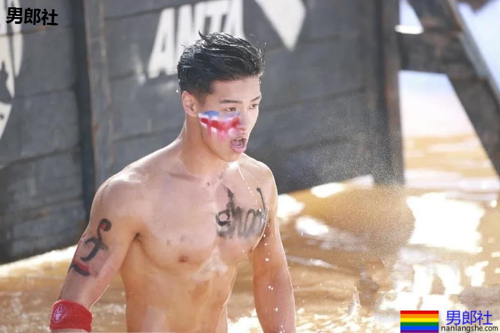 寸头体育生被当成"教具"，八块腹肌小狼狗很长很tu! - 51虹马