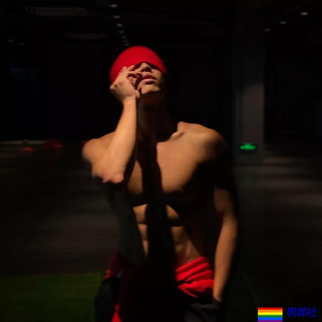 寸头体育生被当成"教具"，八块腹肌小狼狗很长很tu! - 51虹马