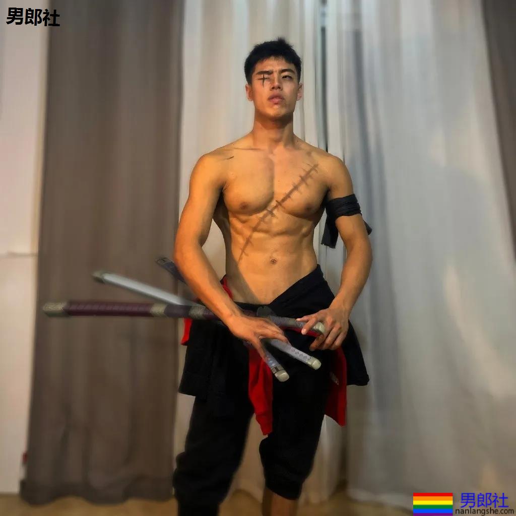 寸头体育生被当成"教具"，八块腹肌小狼狗很长很tu! - 51虹马