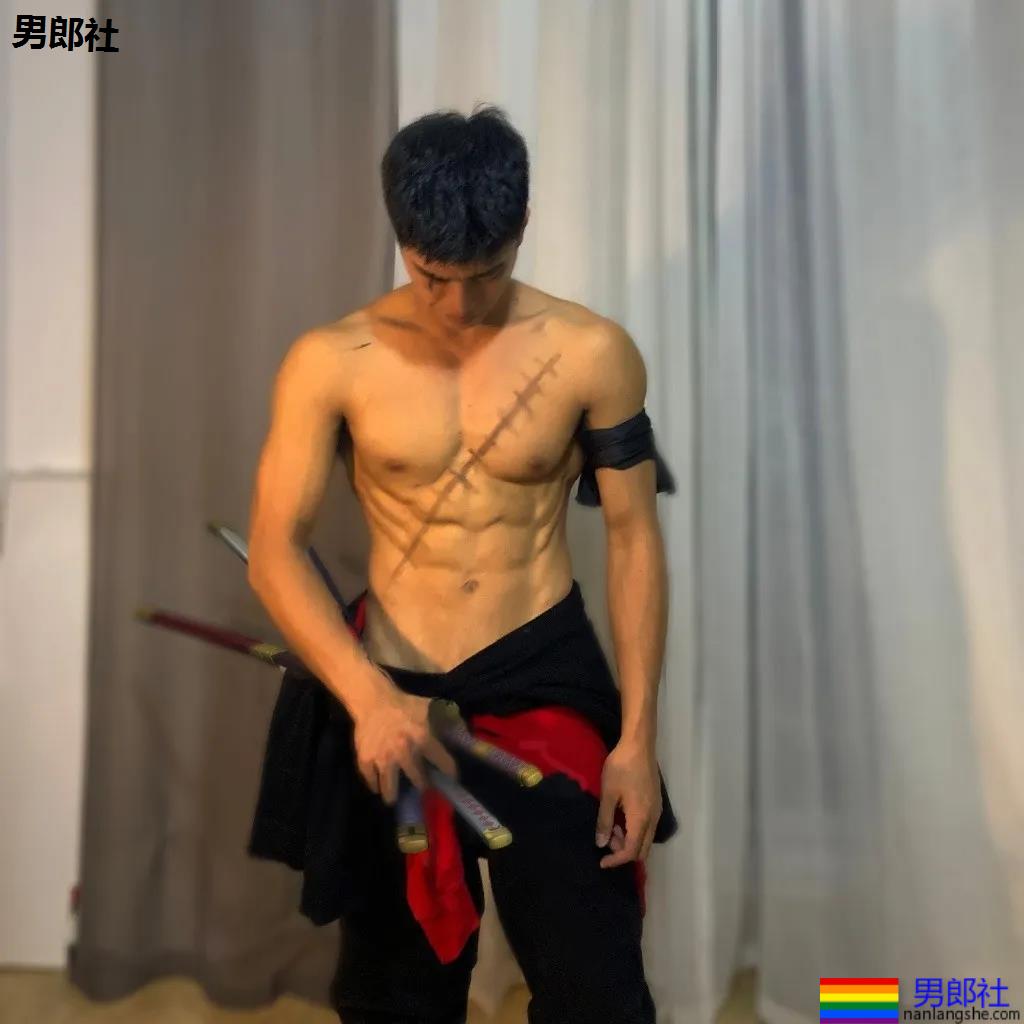 寸头体育生被当成"教具"，八块腹肌小狼狗很长很tu! - 51虹马