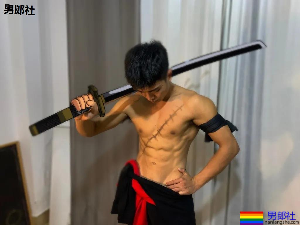 寸头体育生被当成"教具"，八块腹肌小狼狗很长很tu! - 51虹马