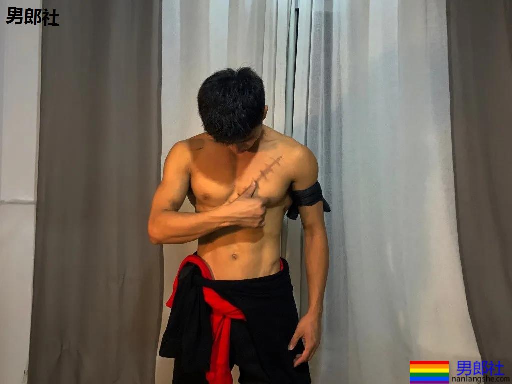 寸头体育生被当成"教具"，八块腹肌小狼狗很长很tu! - 51虹马