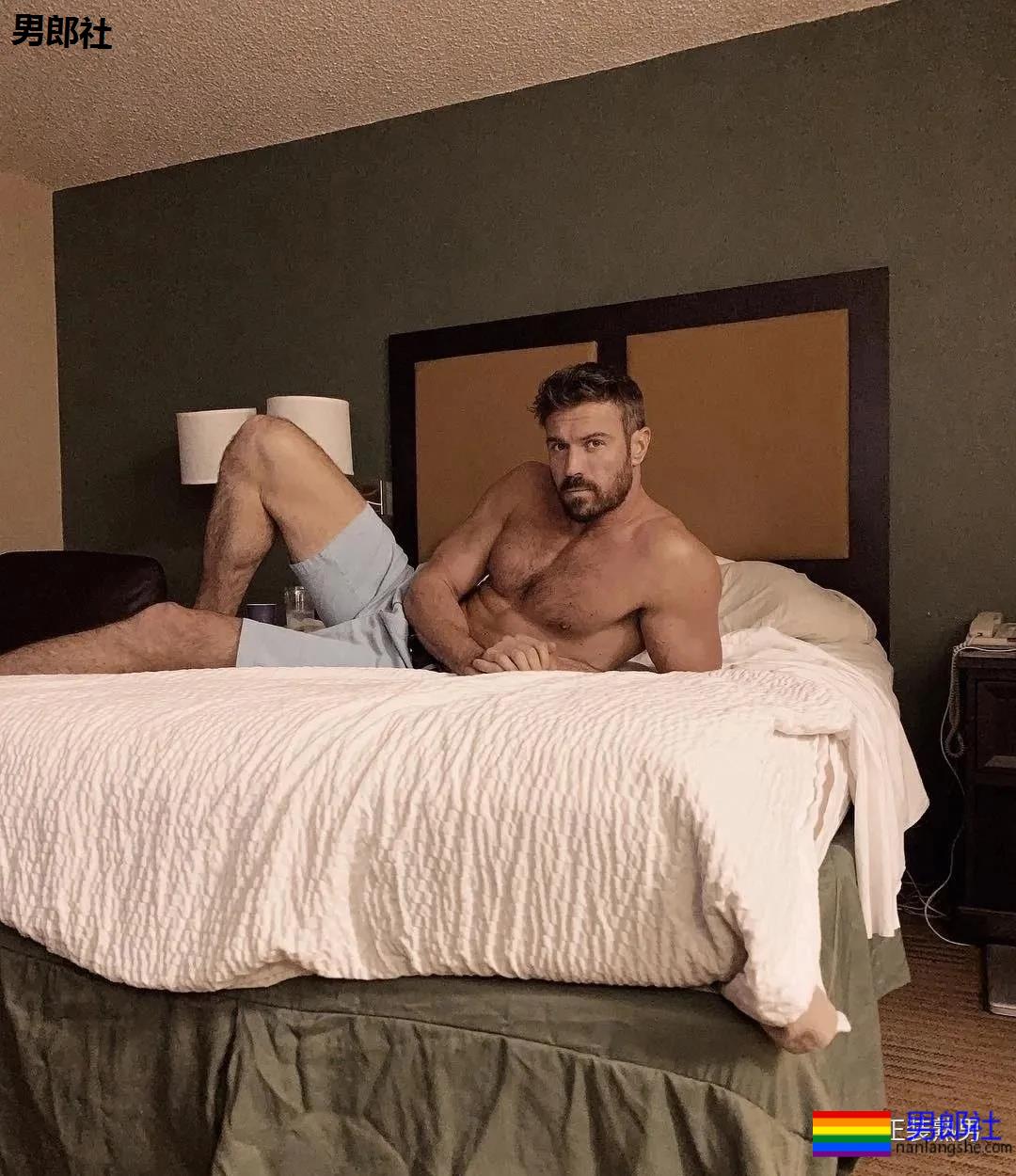 真人秀里优质正装肌肉男星，私下这么暴力？ - 51虹马