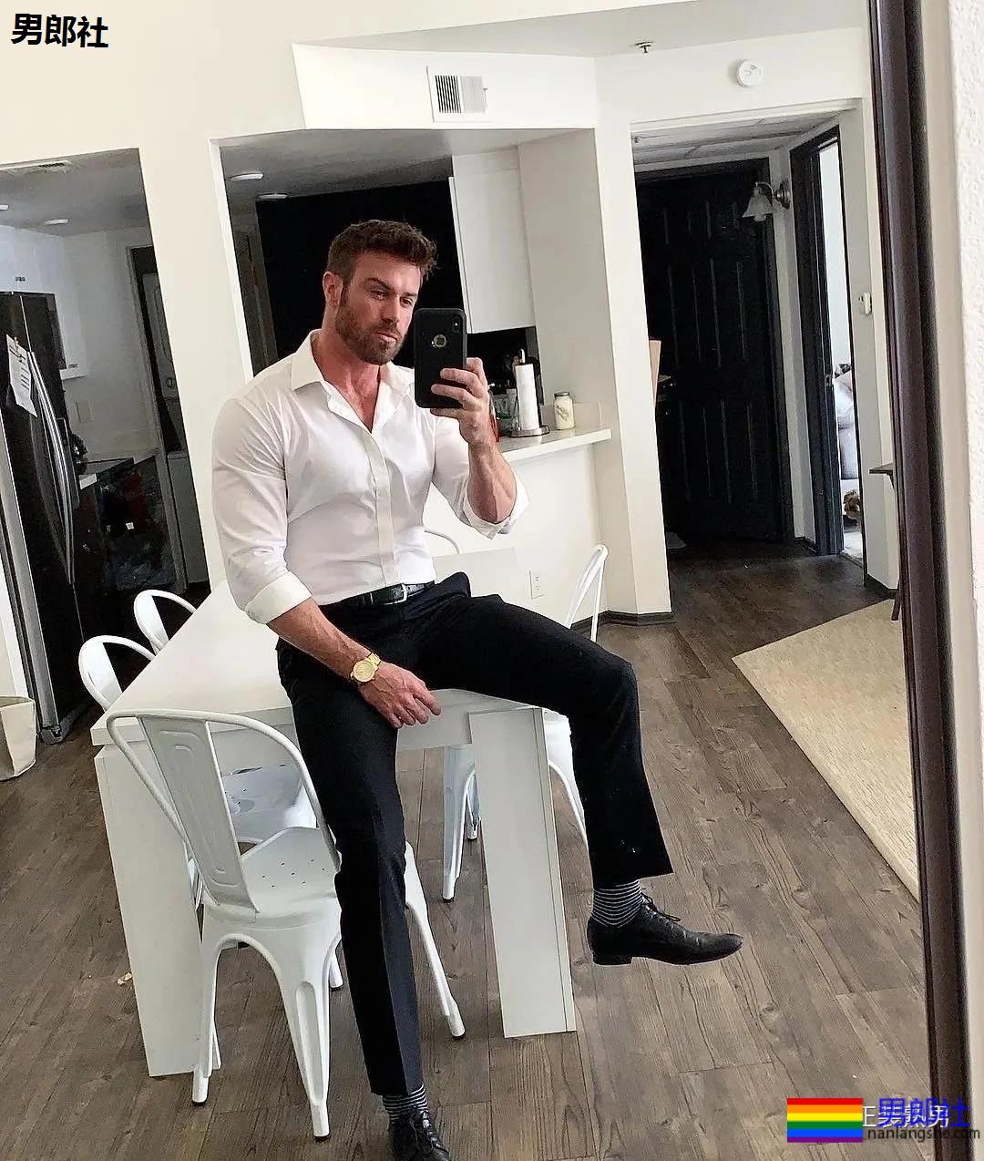 真人秀里优质正装肌肉男星，私下这么暴力？ - 51虹马