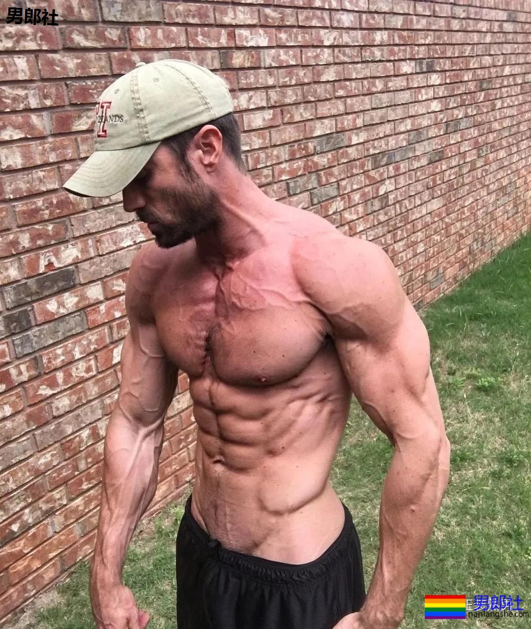 真人秀里优质正装肌肉男星，私下这么暴力？ - 51虹马