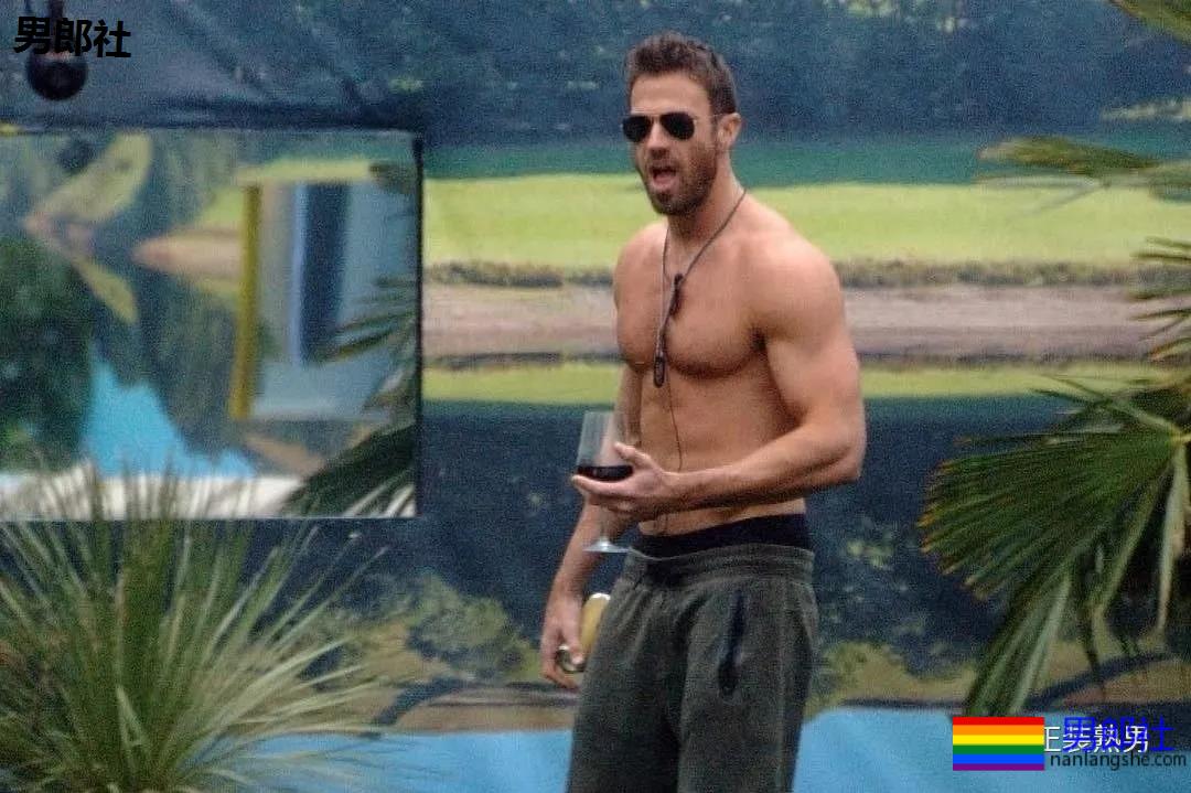 真人秀里优质正装肌肉男星，私下这么暴力？ - 51虹马