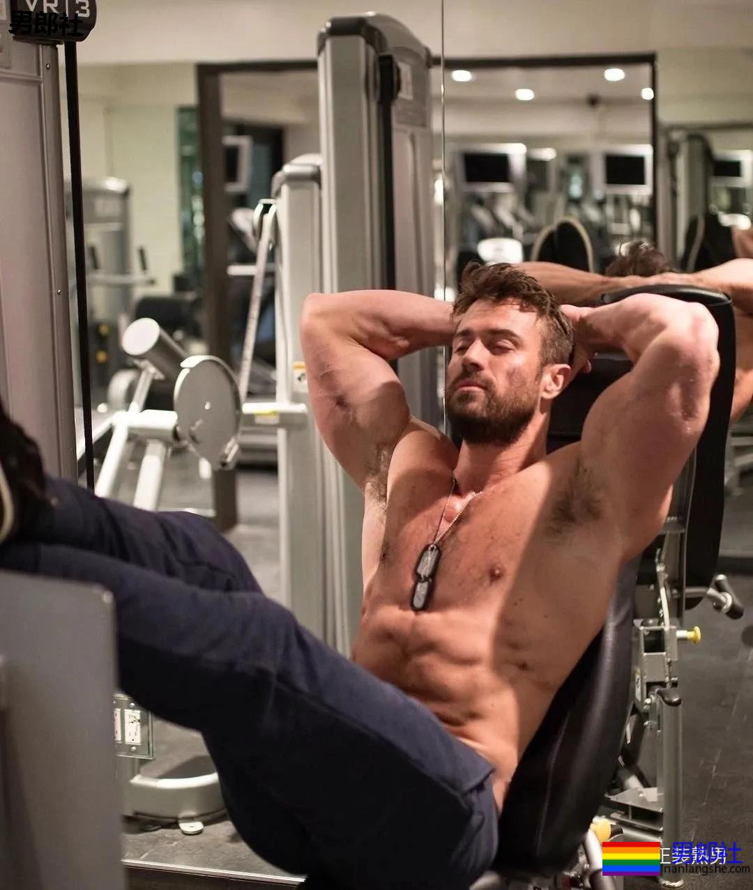真人秀里优质正装肌肉男星，私下这么暴力？ - 51虹马