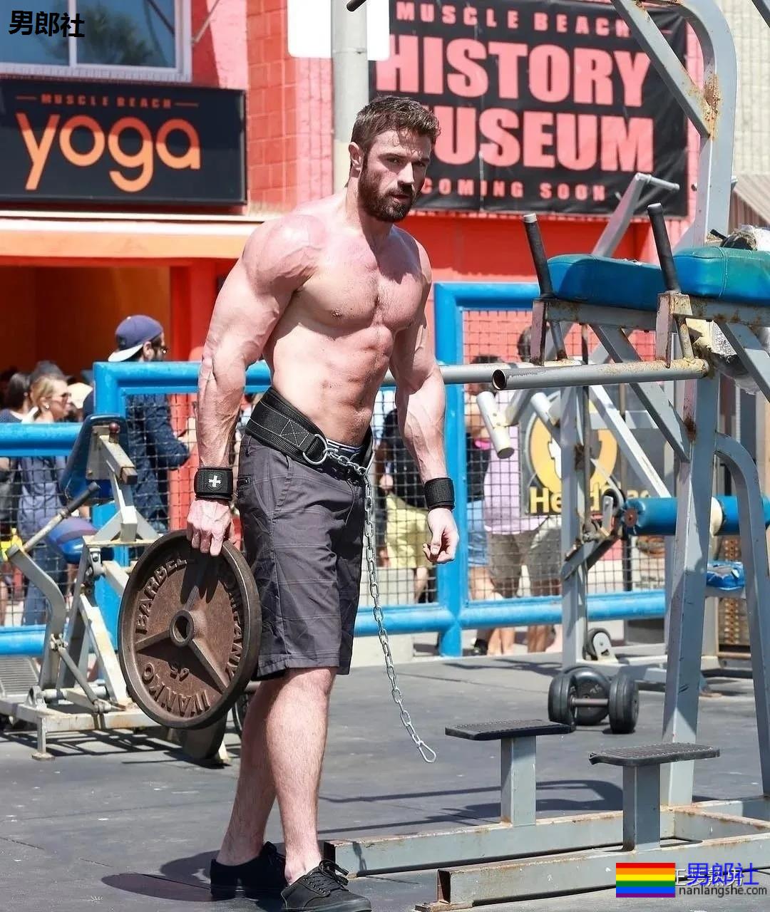 真人秀里优质正装肌肉男星，私下这么暴力？ - 51虹马