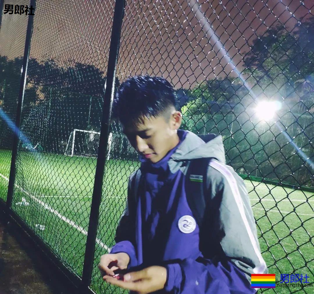 00后越来越大了，换衣室遇到这样的怎么办 - 51虹马