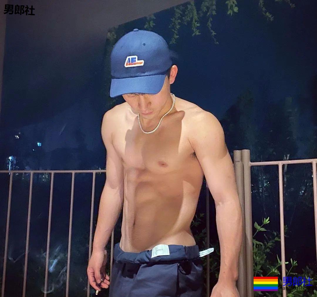 00后越来越大了，换衣室遇到这样的怎么办 - 51虹马