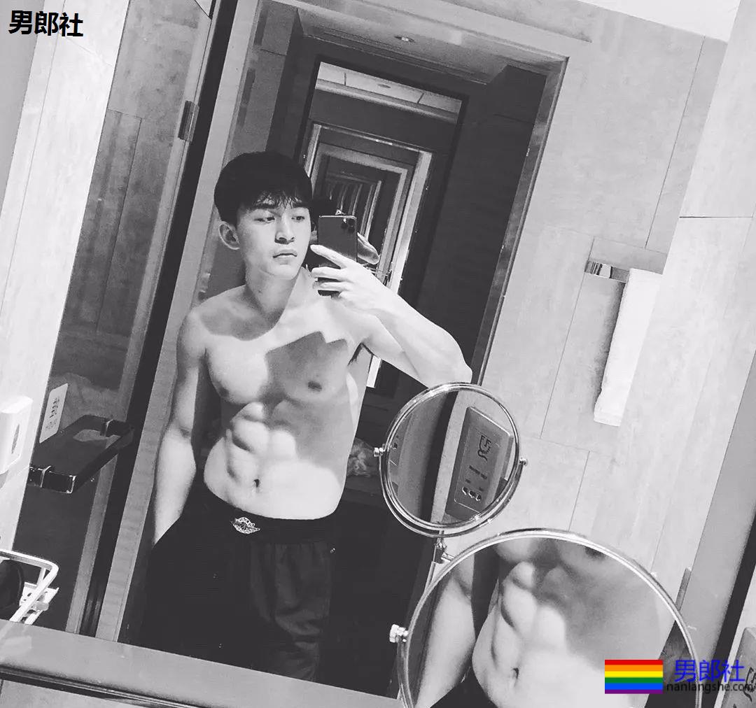 00后越来越大了，换衣室遇到这样的怎么办 - 51虹马