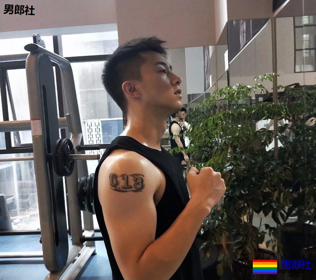 00后越来越大了，换衣室遇到这样的怎么办 - 51虹马