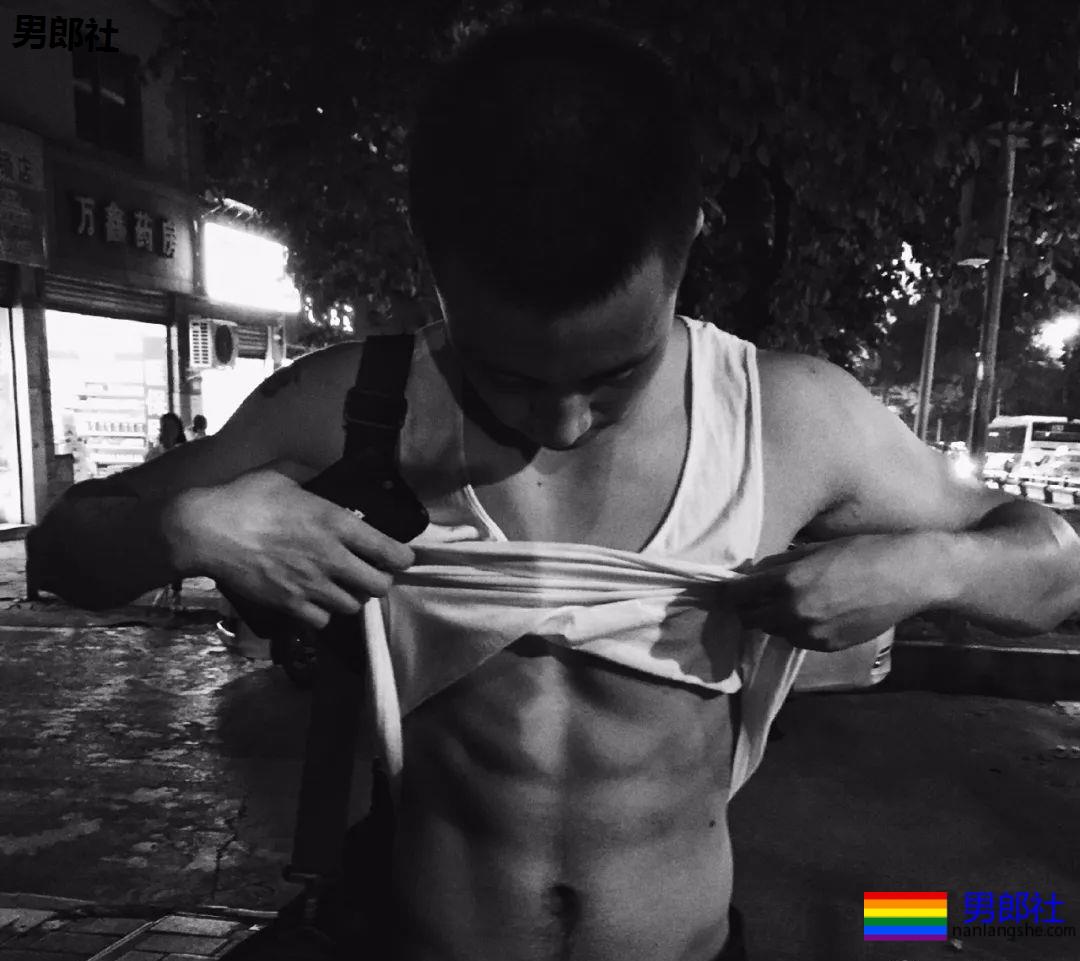 00后越来越大了，换衣室遇到这样的怎么办 - 51虹马