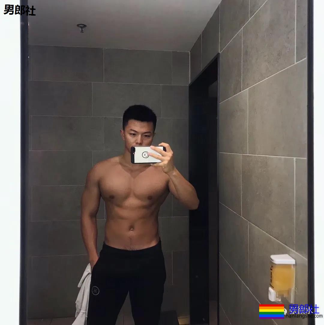 相比去酒吧都要蹭门票的“野鸡”，他们才算是人生赢家！ - 51虹马