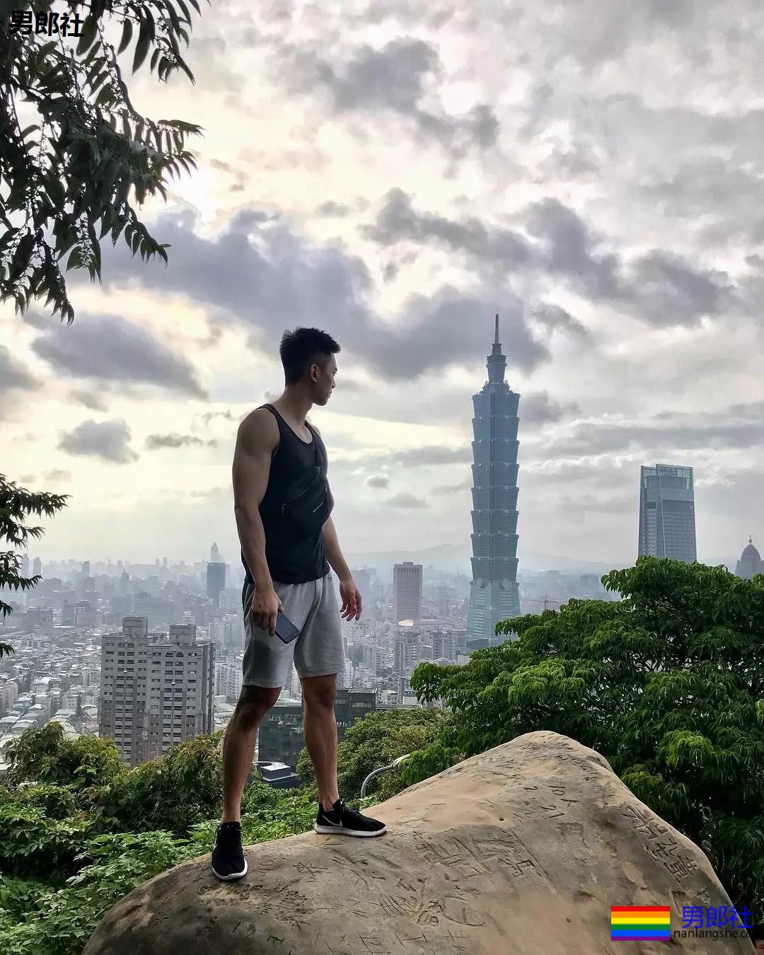 190"大物"筋肉狼狗下海，被摄影师爆料后清空羞涩大写真！ - 51虹马