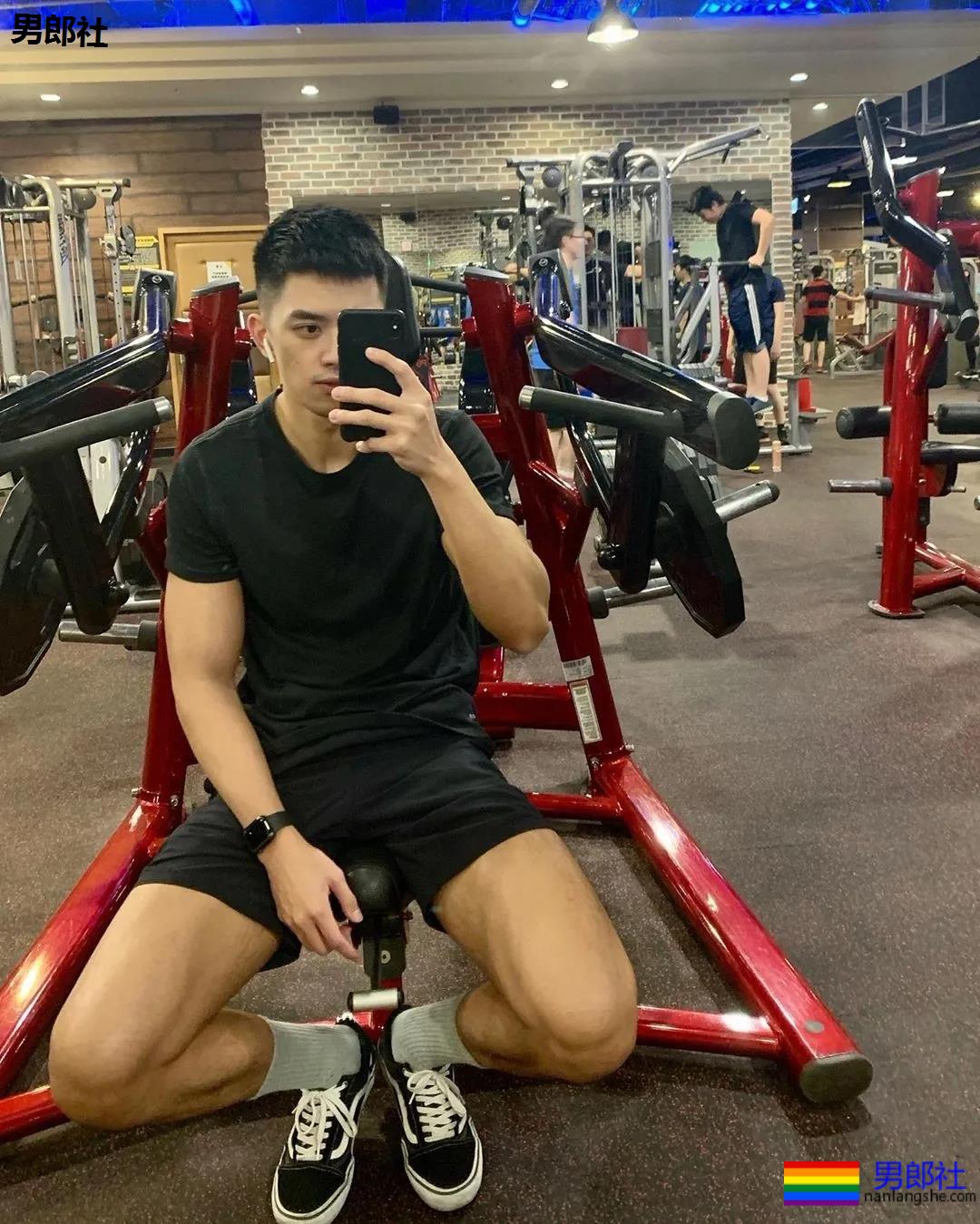 190"大物"筋肉狼狗下海，被摄影师爆料后清空羞涩大写真！ - 51虹马