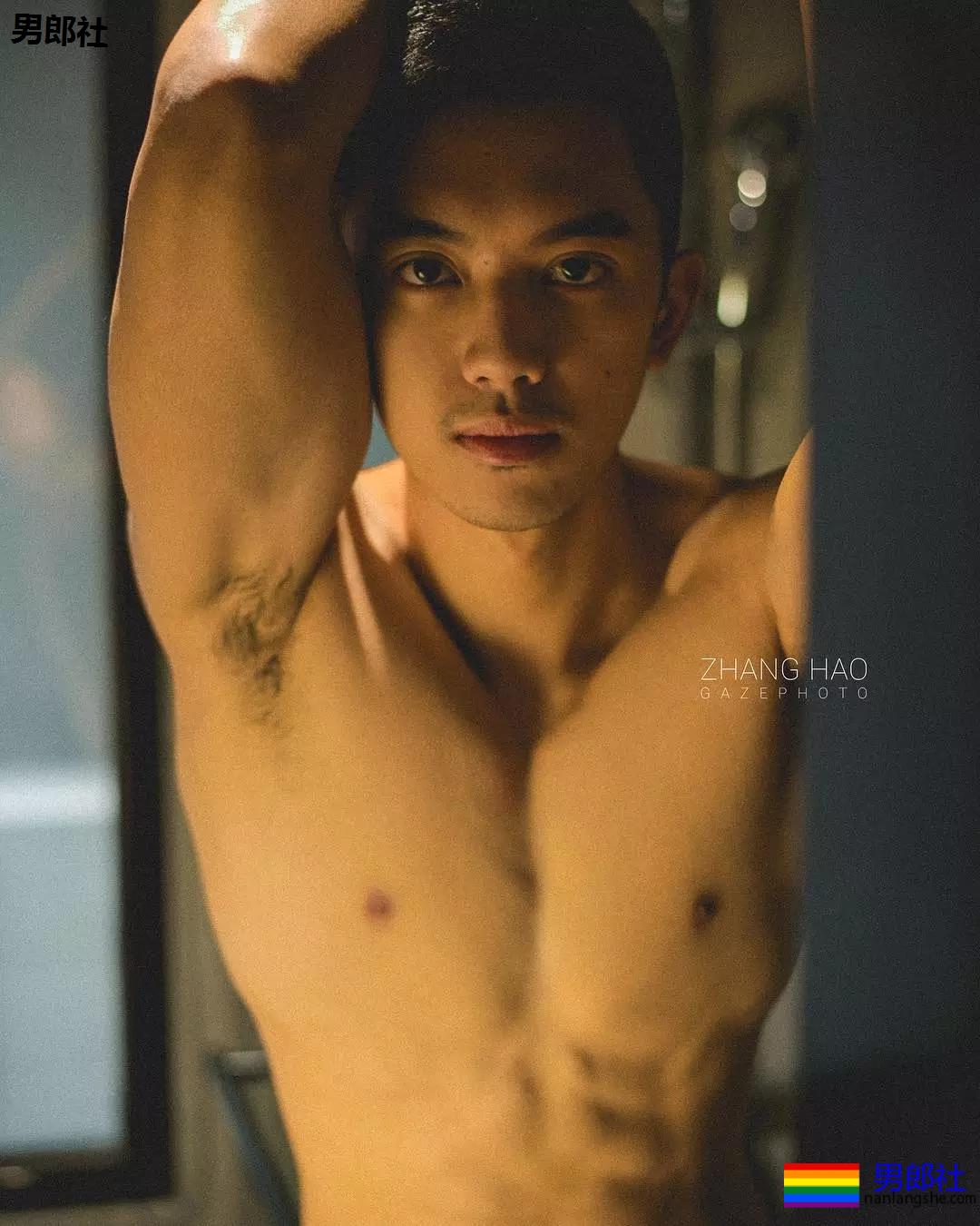 190"大物"筋肉狼狗下海，被摄影师爆料后清空羞涩大写真！ - 51虹马