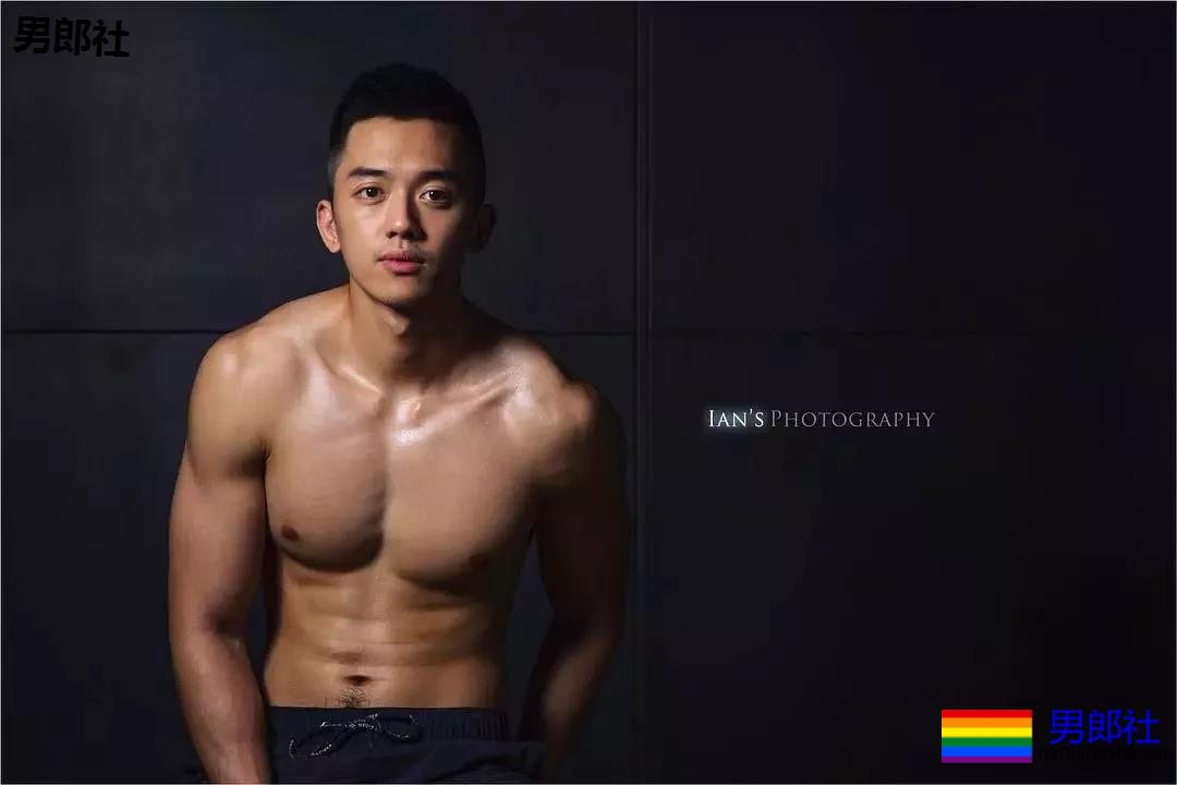 190"大物"筋肉狼狗下海，被摄影师爆料后清空羞涩大写真！ - 51虹马