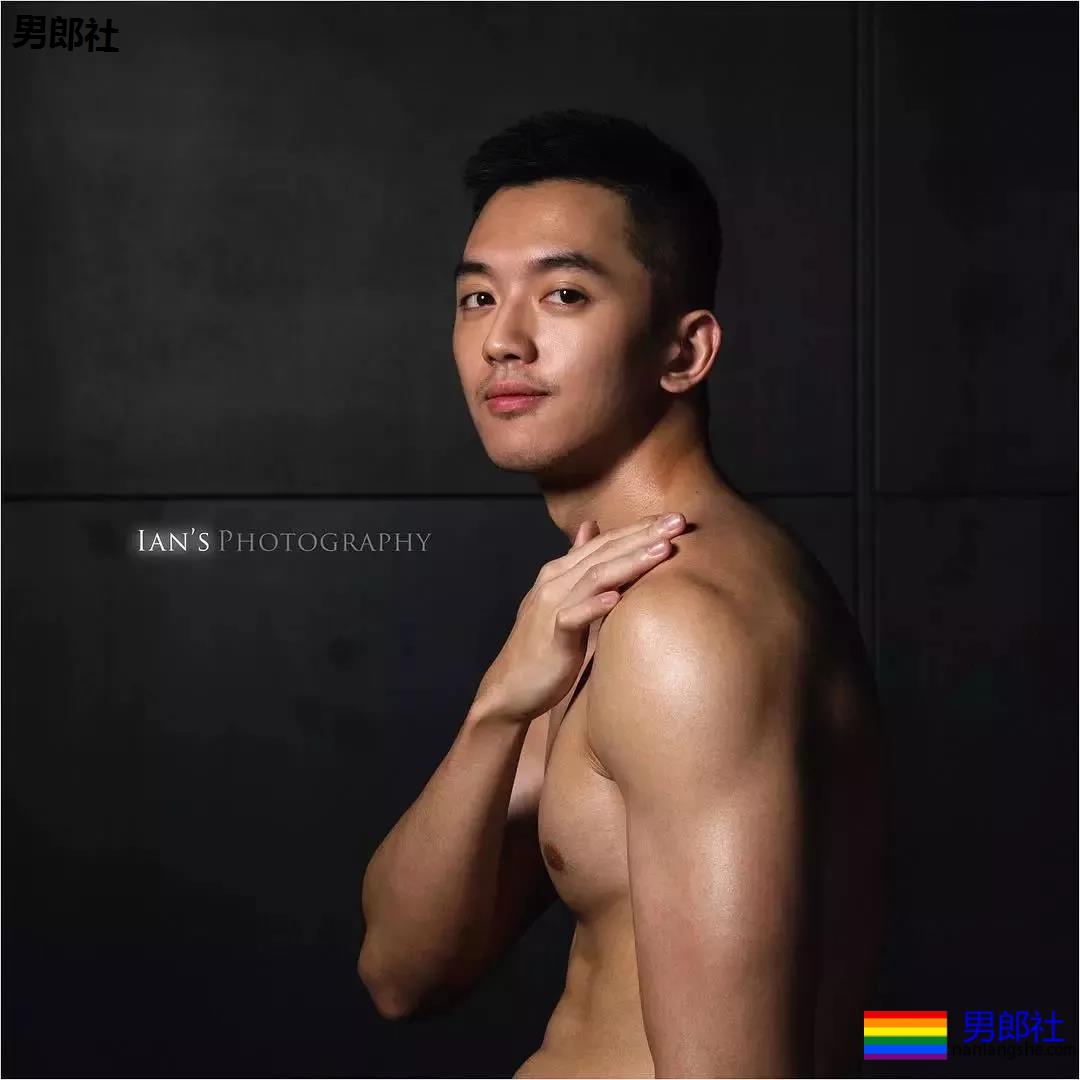 190"大物"筋肉狼狗下海，被摄影师爆料后清空羞涩大写真！ - 51虹马