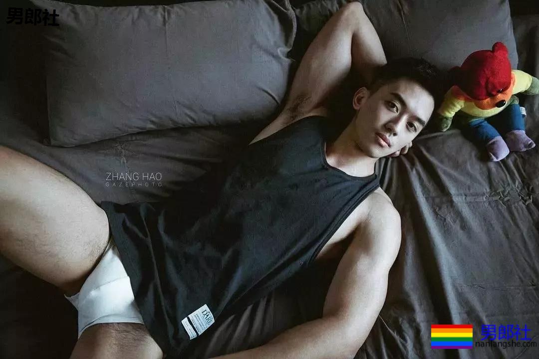 190"大物"筋肉狼狗下海，被摄影师爆料后清空羞涩大写真！ - 51虹马