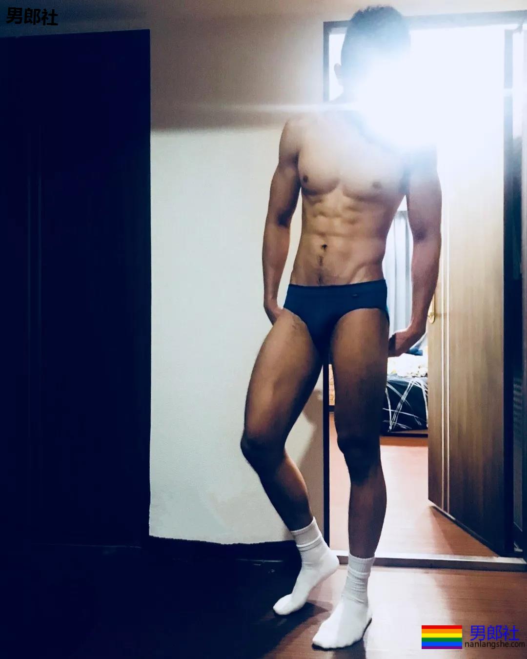 190"大物"筋肉狼狗下海，被摄影师爆料后清空羞涩大写真！ - 51虹马