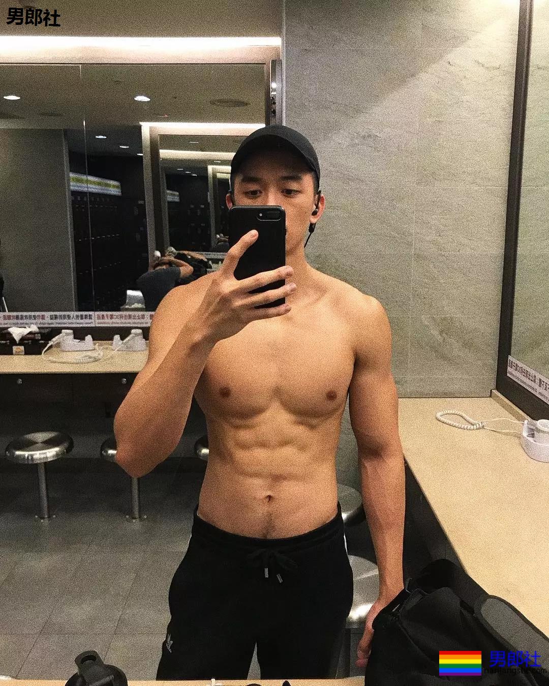 190"大物"筋肉狼狗下海，被摄影师爆料后清空羞涩大写真！ - 51虹马