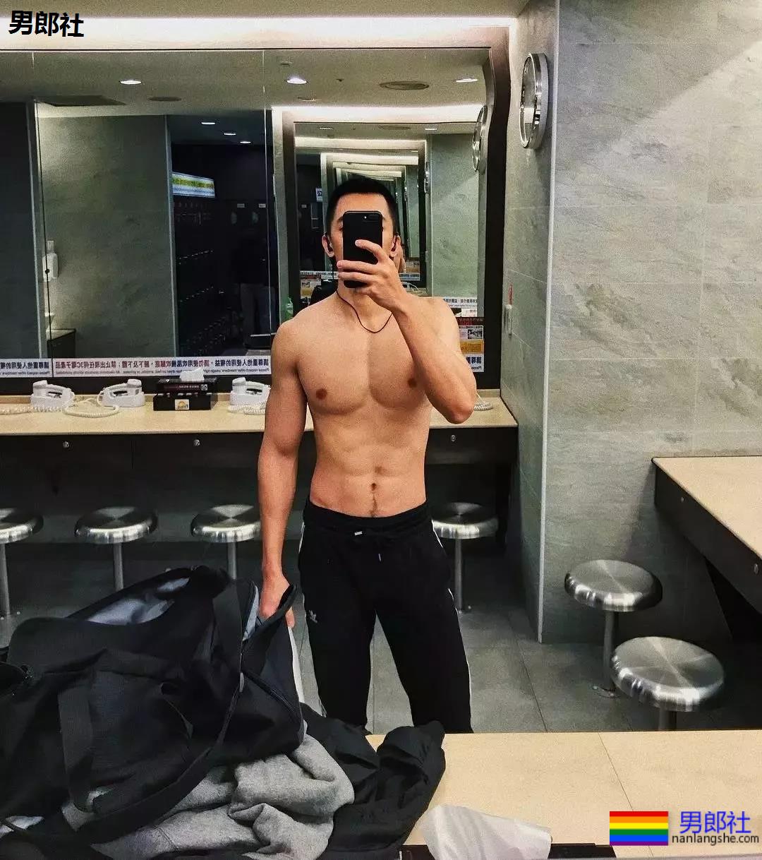 190"大物"筋肉狼狗下海，被摄影师爆料后清空羞涩大写真！ - 51虹马