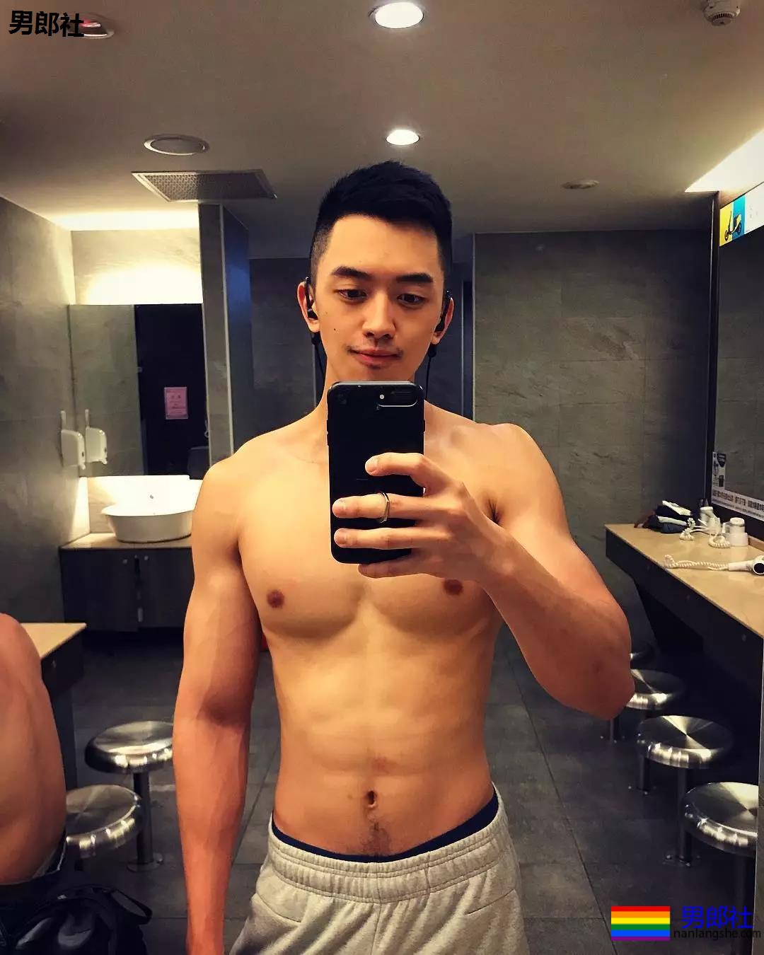 190"大物"筋肉狼狗下海，被摄影师爆料后清空羞涩大写真！ - 51虹马