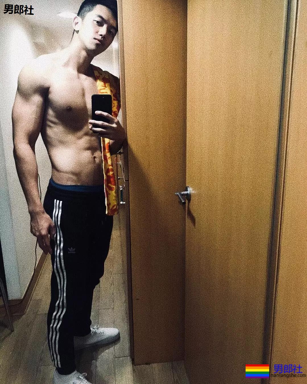 190"大物"筋肉狼狗下海，被摄影师爆料后清空羞涩大写真！ - 51虹马