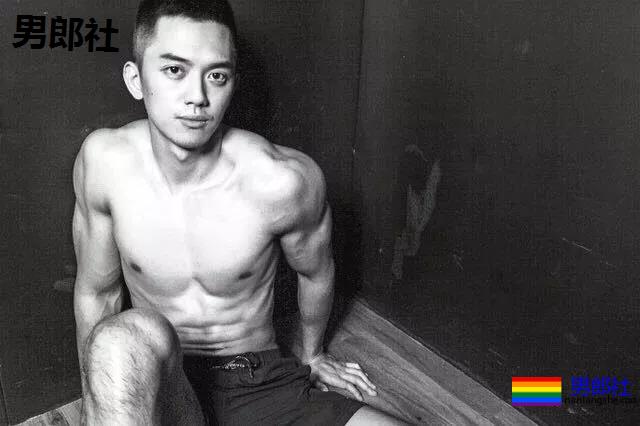 190"大物"筋肉狼狗下海，被摄影师爆料后清空羞涩大写真！ - 51虹马