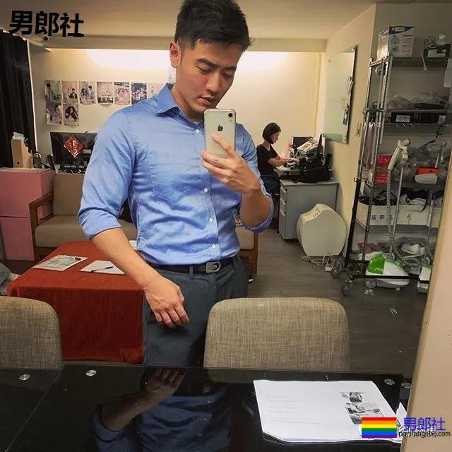 春游途中遇正装男山里扒衣洗澡，叫他大胸野汉 - 51虹马