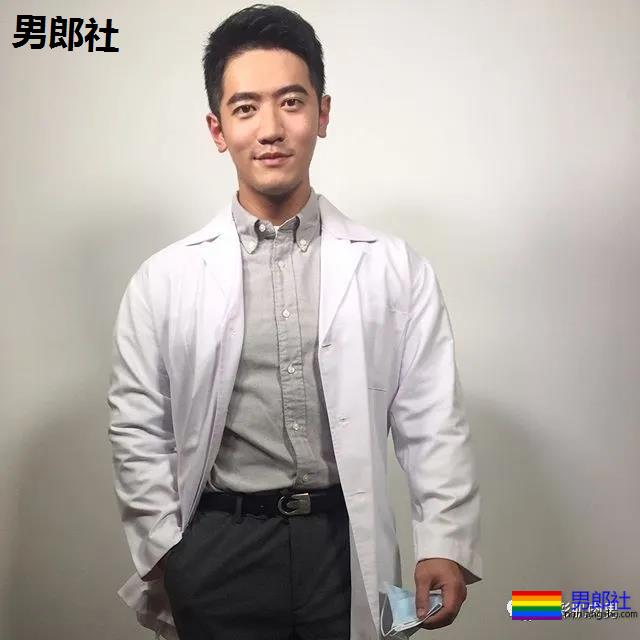 春游途中遇正装男山里扒衣洗澡，叫他大胸野汉 - 51虹马