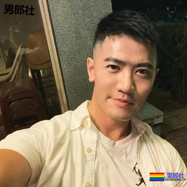 春游途中遇正装男山里扒衣洗澡，叫他大胸野汉 - 51虹马