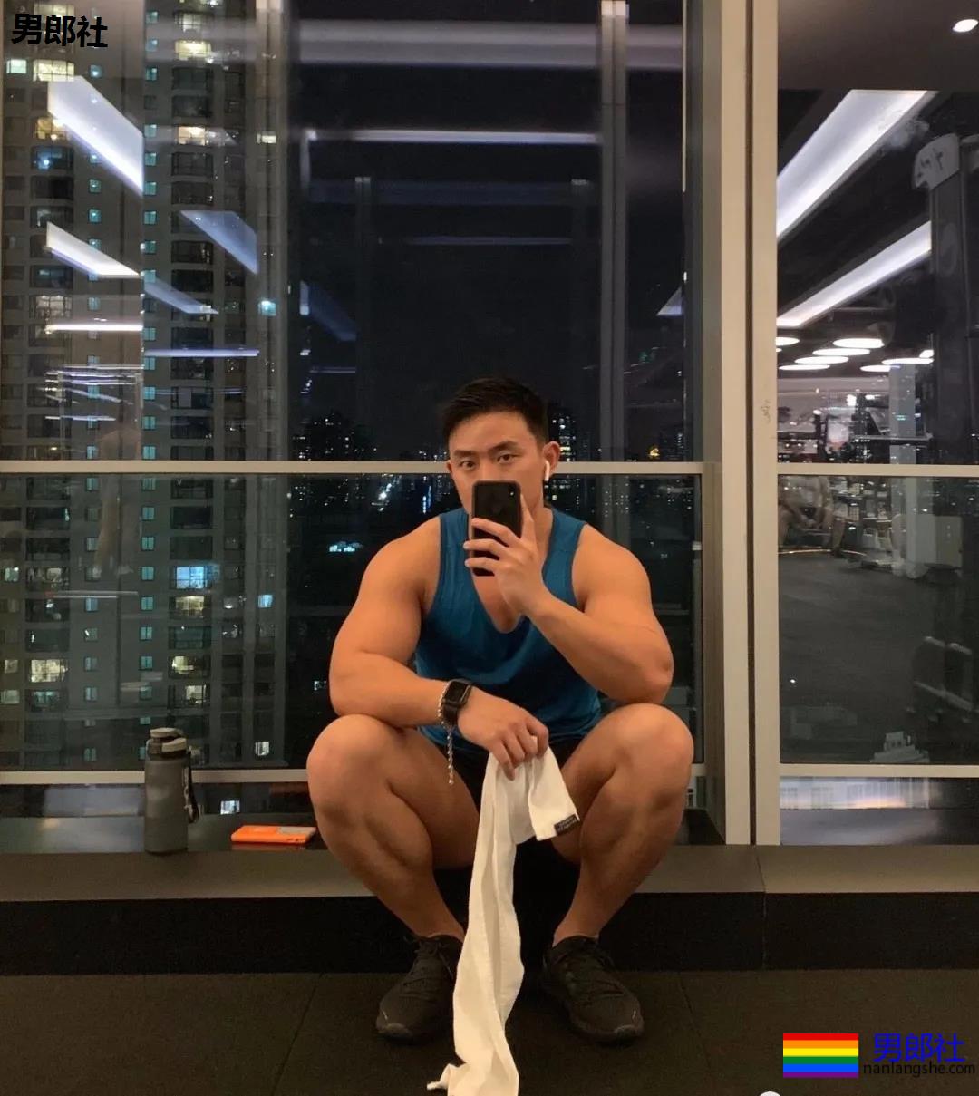 上海的23岁超帅小哥哥，不仅成熟俏皮而且那里看起来沉甸甸！ - 51虹马