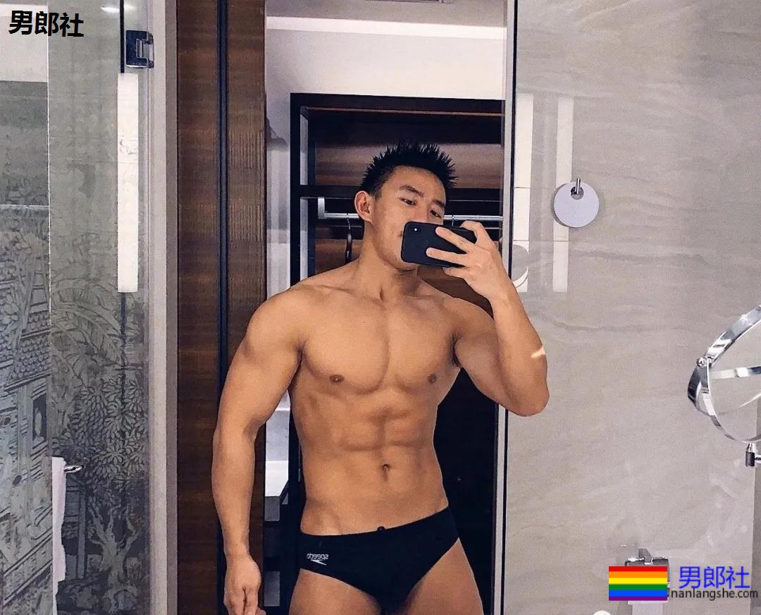 上海的23岁超帅小哥哥，不仅成熟俏皮而且那里看起来沉甸甸！ - 51虹马