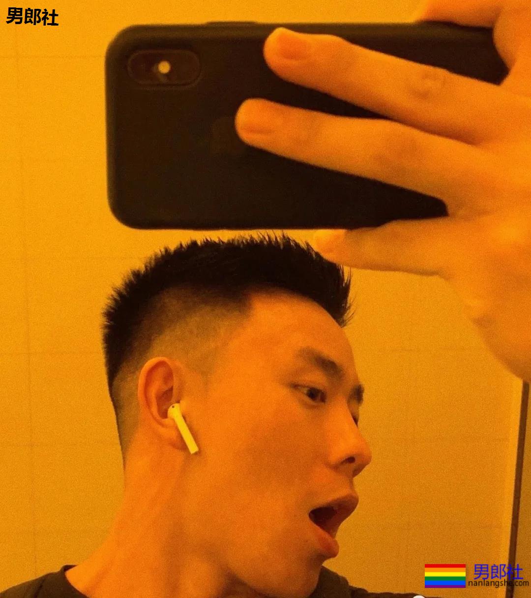 上海的23岁超帅小哥哥，不仅成熟俏皮而且那里看起来沉甸甸！ - 51虹马