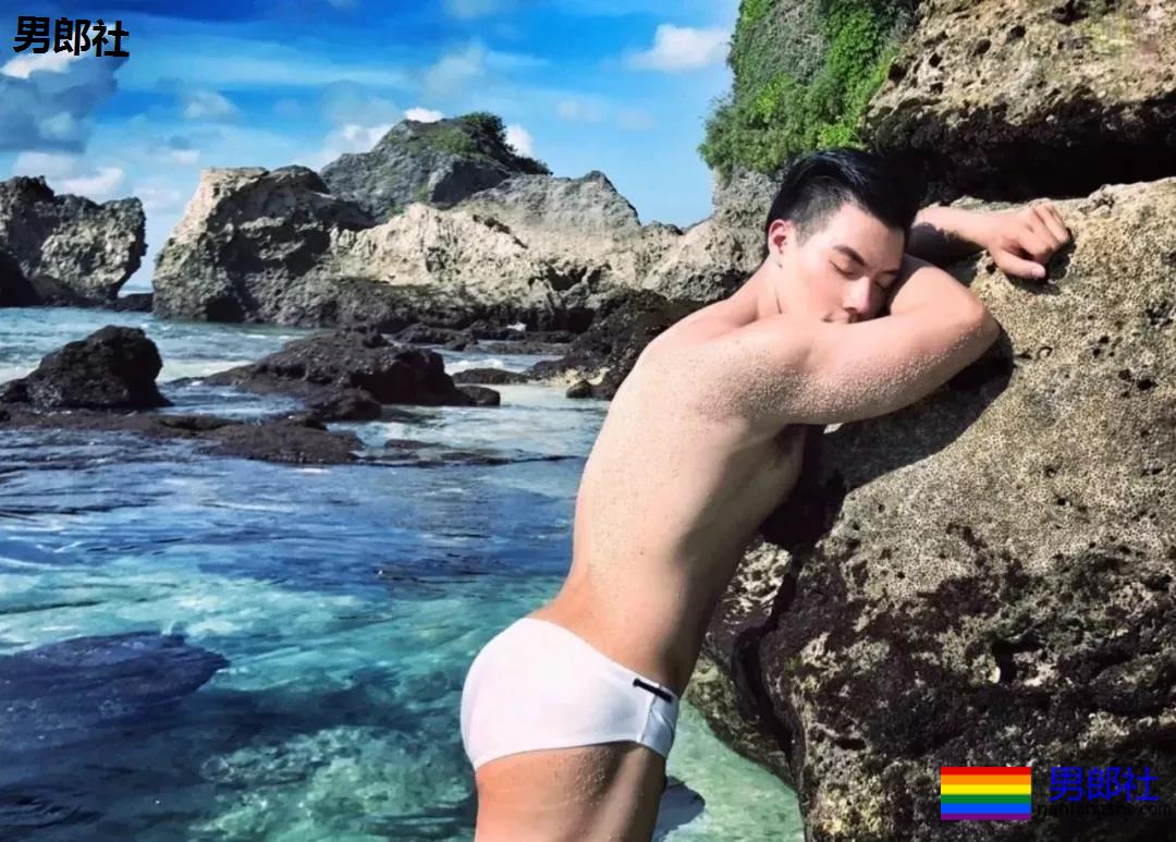 向左玩大尺度卖“肉”，满屏SAO气，郭碧婷知道吗？ - 51虹马