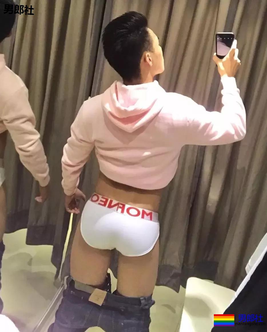 向左玩大尺度卖“肉”，满屏SAO气，郭碧婷知道吗？ - 51虹马