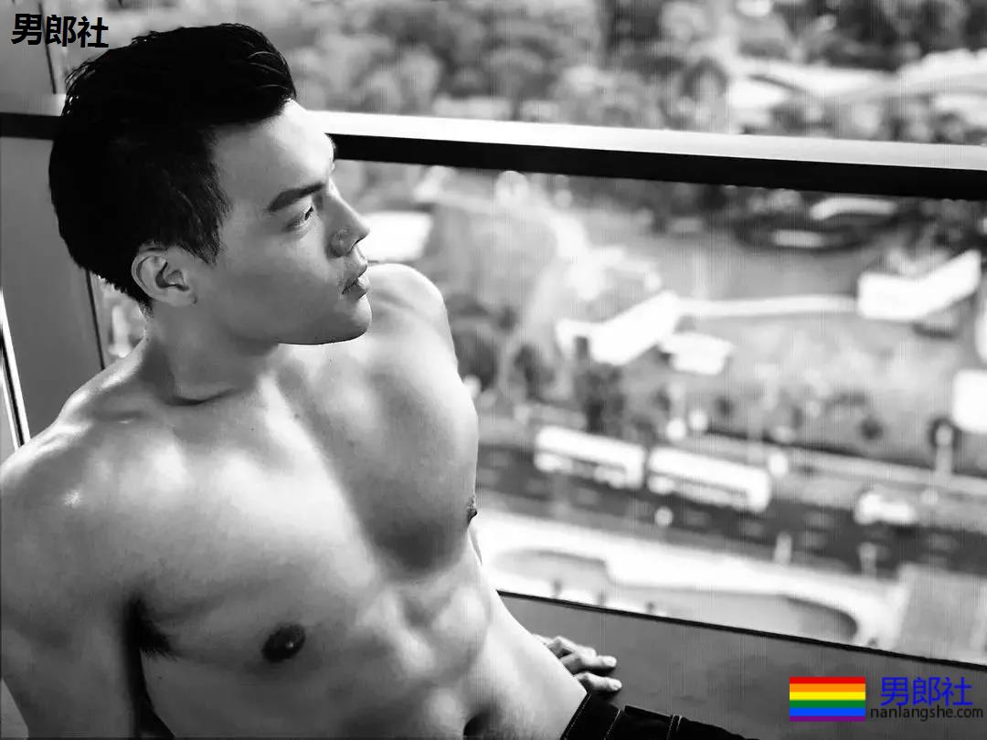 向左玩大尺度卖“肉”，满屏SAO气，郭碧婷知道吗？ - 51虹马