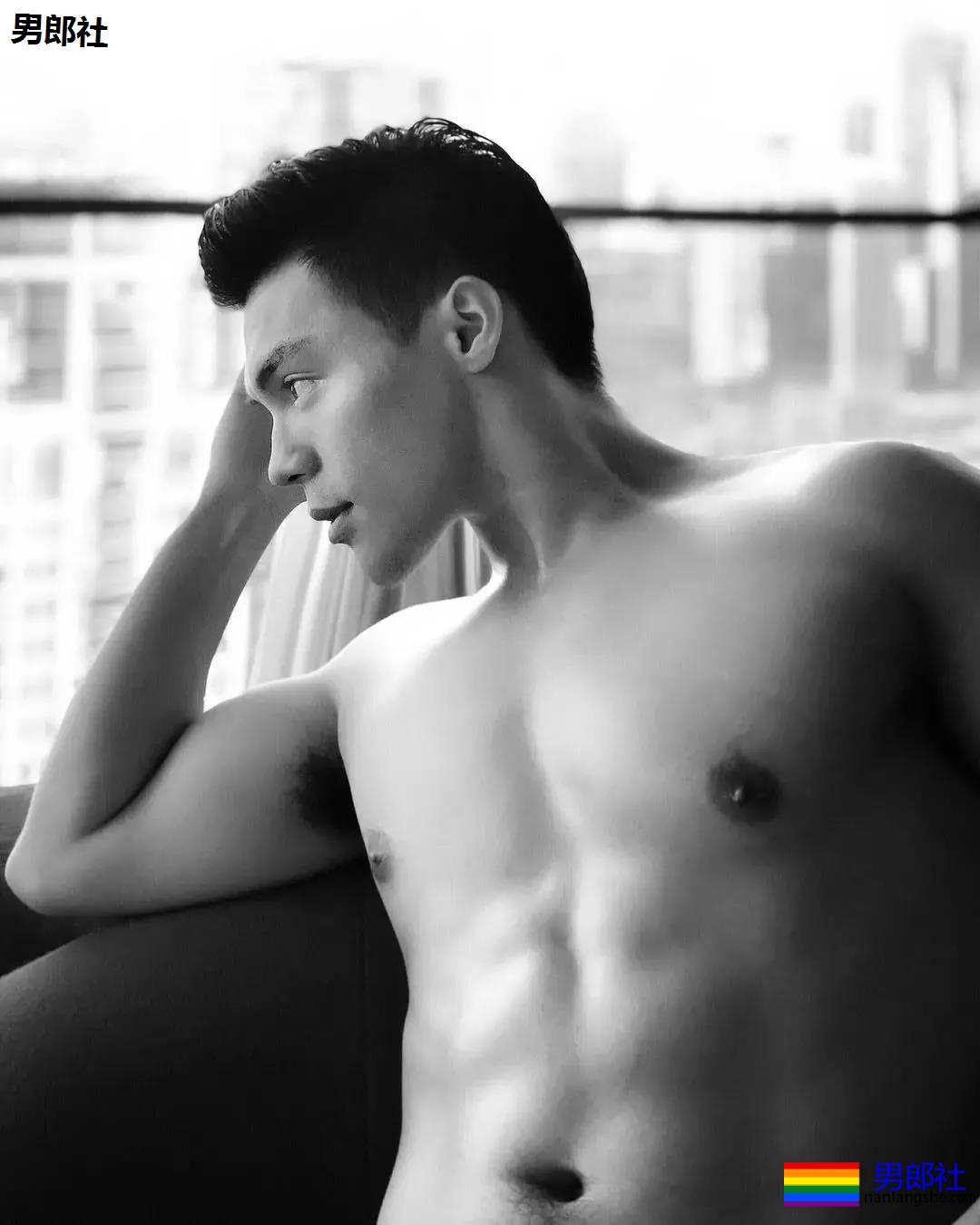 向左玩大尺度卖“肉”，满屏SAO气，郭碧婷知道吗？ - 51虹马