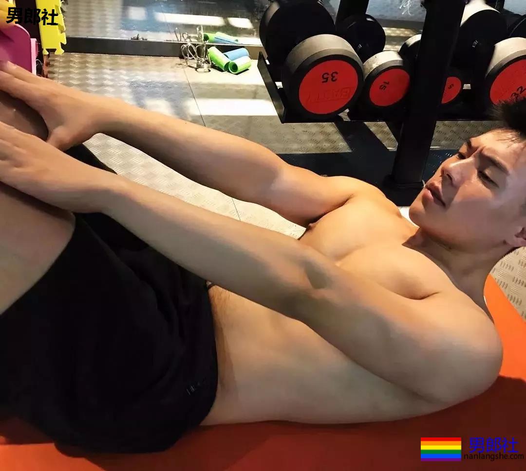 向左玩大尺度卖“肉”，满屏SAO气，郭碧婷知道吗？ - 51虹马