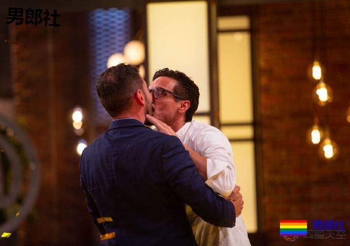 意版《厨艺大师》冠军在电视直播中向同性伴侣求婚-51虹马