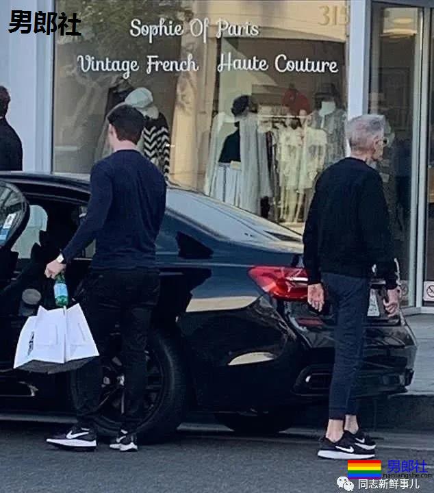 77岁CK创始人老态初现，却有32岁完美肌肉男友相伴 - 51虹马