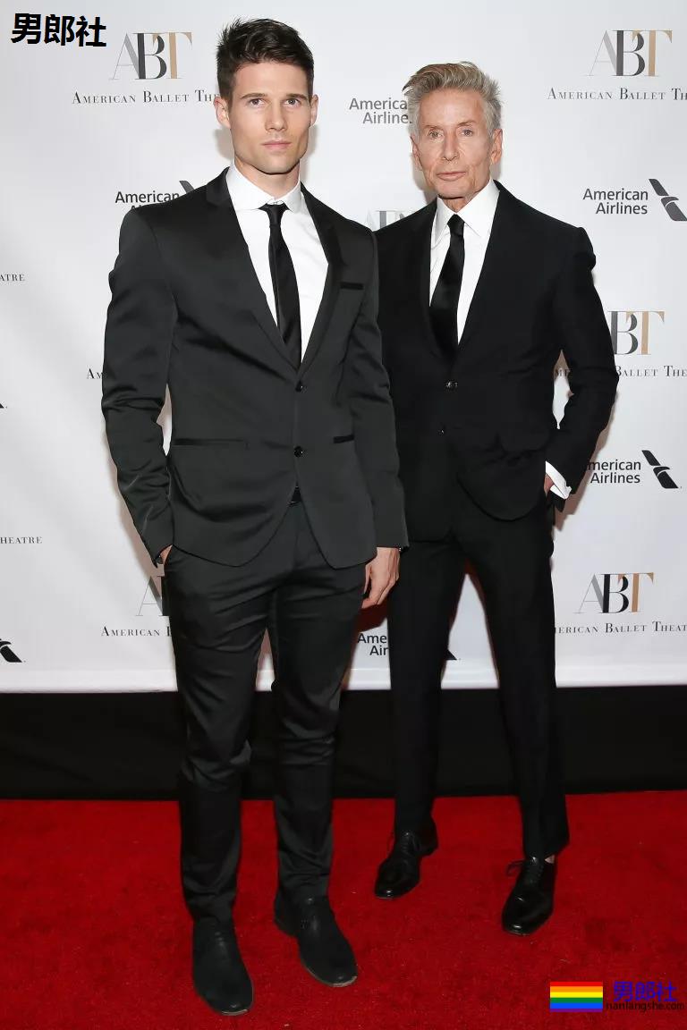 77岁CK创始人老态初现，却有32岁完美肌肉男友相伴 - 51虹马