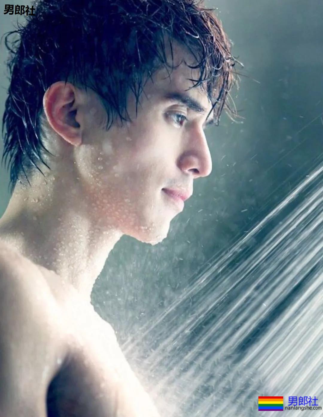 38岁李东旭腹肌秒杀小狼狗,他的浴室戏看呆了 - 51虹马 38岁李东旭腹肌秒杀小狼狗,他的浴室戏看呆了 - 51虹马