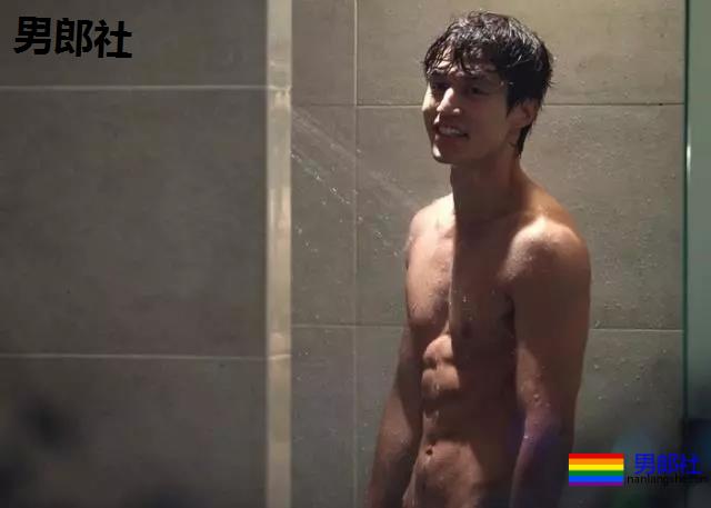 38岁李东旭腹肌秒杀小狼狗,他的浴室戏看呆了 - 51虹马 38岁李东旭腹肌秒杀小狼狗,他的浴室戏看呆了 - 51虹马