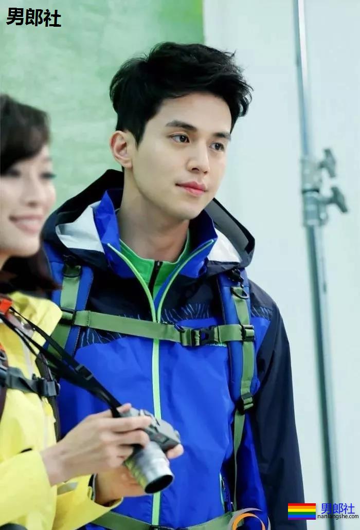 38岁李东旭腹肌秒杀小狼狗,他的浴室戏看呆了 - 51虹马 38岁李东旭腹肌秒杀小狼狗,他的浴室戏看呆了 - 51虹马