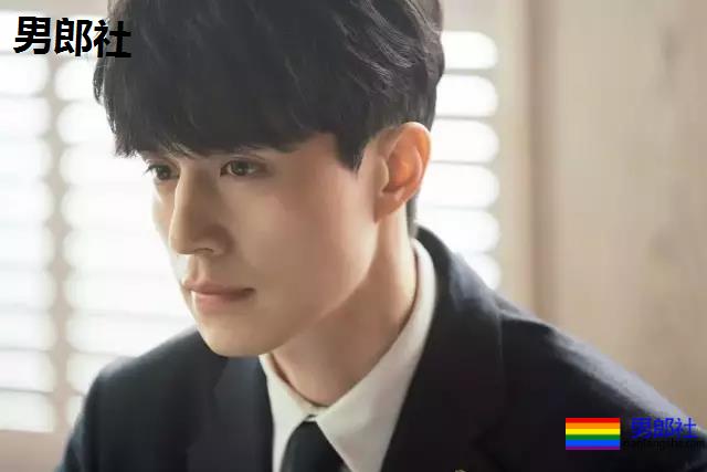 38岁李东旭腹肌秒杀小狼狗,他的浴室戏看呆了 - 51虹马 38岁李东旭腹肌秒杀小狼狗,他的浴室戏看呆了 - 51虹马